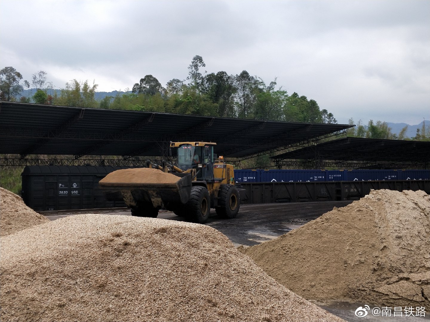 随着市场逐步复苏,@南铁龙岩车务段 雁石站立足货运增收创效