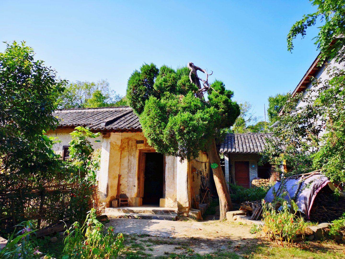 地处大别山腹地的西河湾古村落,是典型的豫南古村落