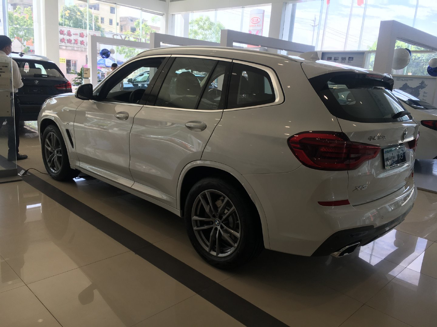 加长的宝马x3或许能卖得过奔驰glc但减配的肯定不行