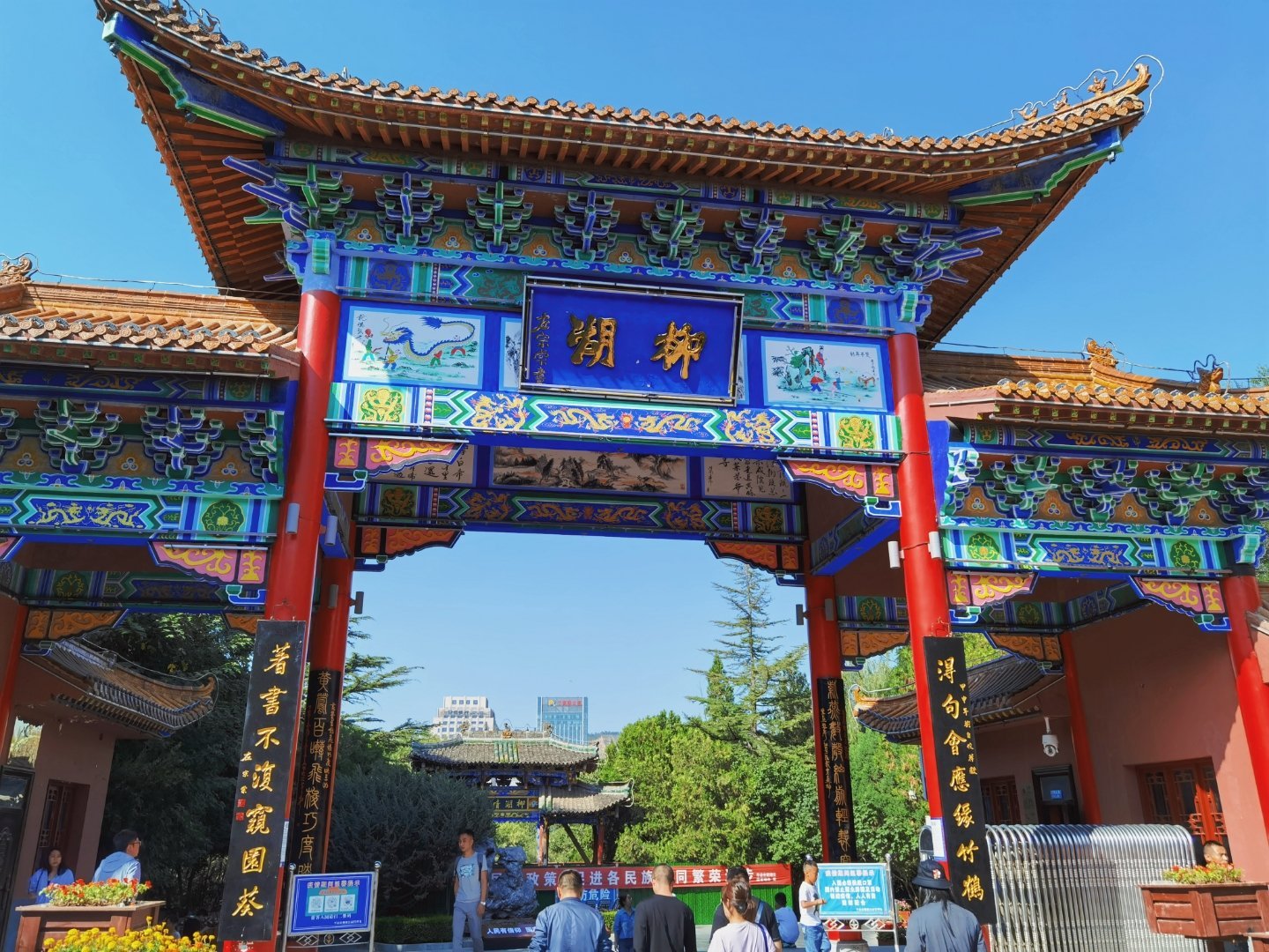 柳湖公园,始建于北宋时期,曾是明代韩王的私 人园林