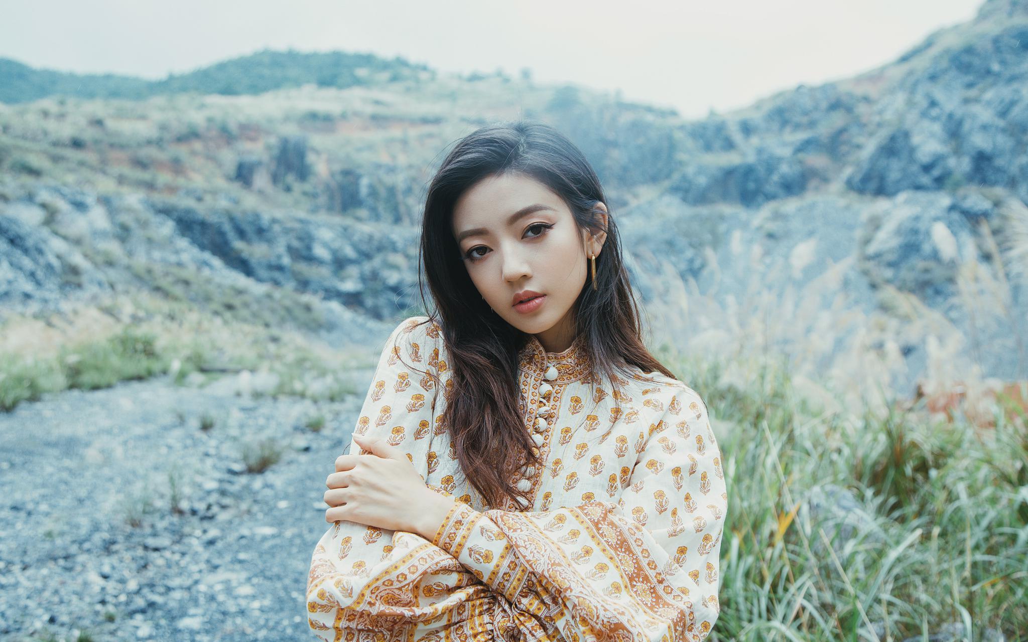 欢娱影视演员@何瑞贤 今日发布最新写真大片