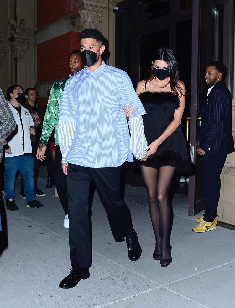 与肯豆kendall jenner恋爱后的德文.布克,时尚度迅猛提升!__财经头条