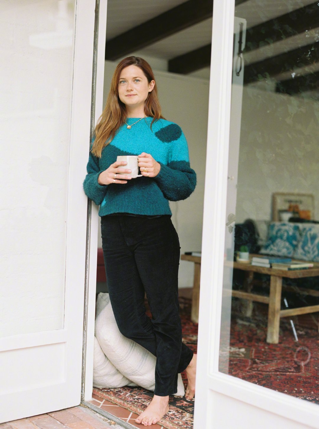 "哈利波特"系列中饰演"金妮"的邦妮·赖特新居家大片