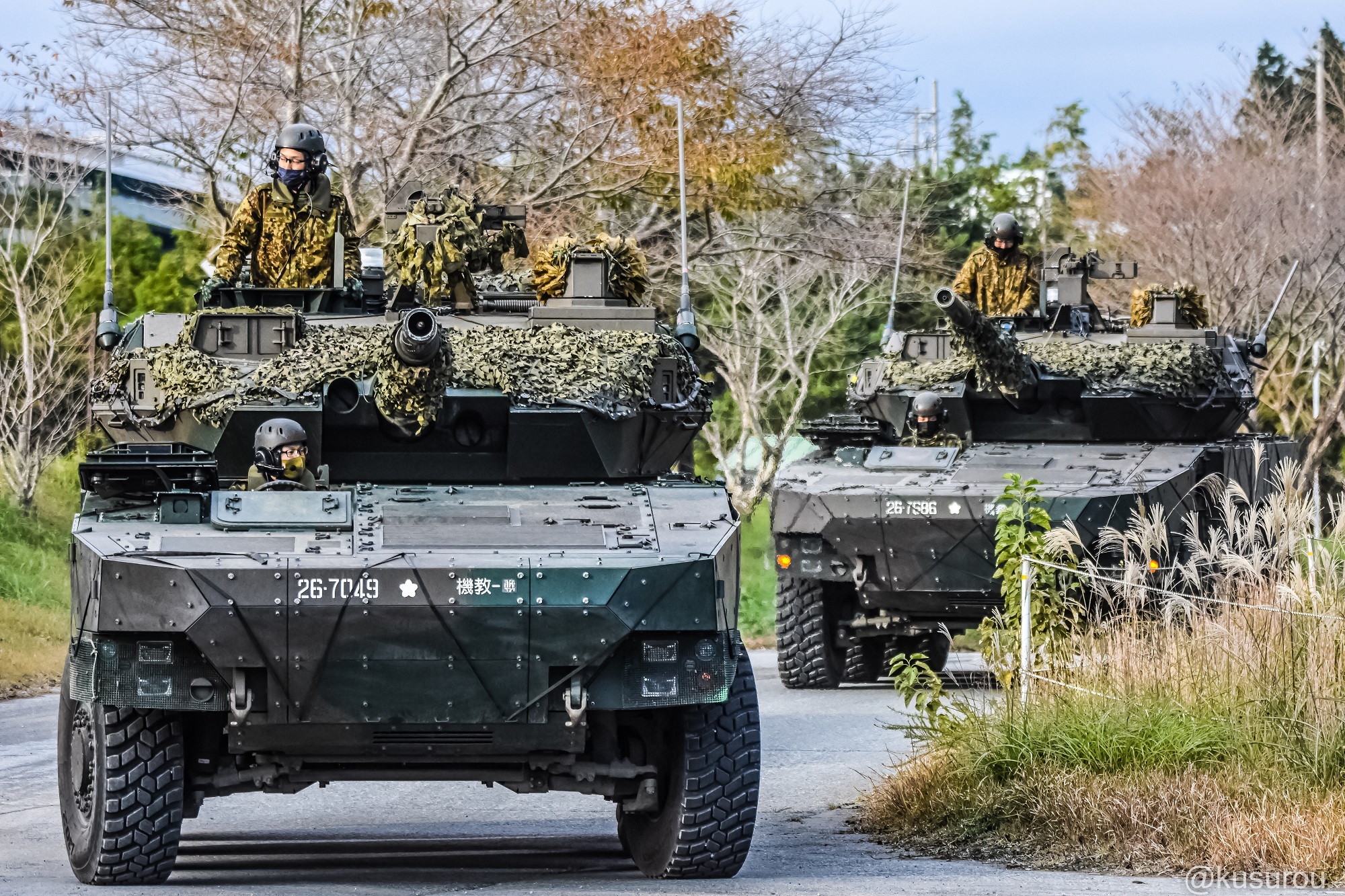 日本陆自机甲教导联队16式机动战车和90式坦克_高清图集_新浪网
