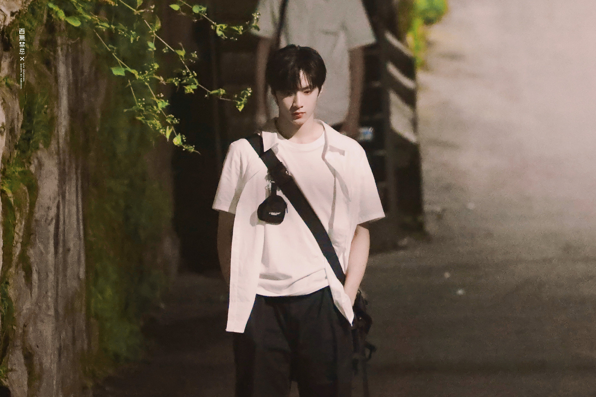 刘耀文校园剧《一起等雨停》,这张脸真的太优越了吧!_高清图集_新浪网