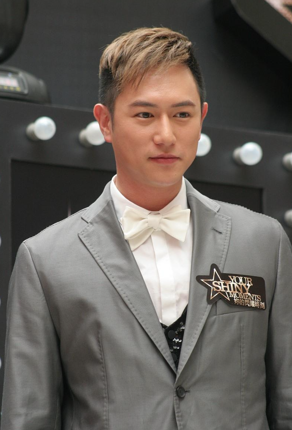 陈键锋叙旧廖碧儿罕露脸,留胡渣中年味十足,重拾学业后深居简出