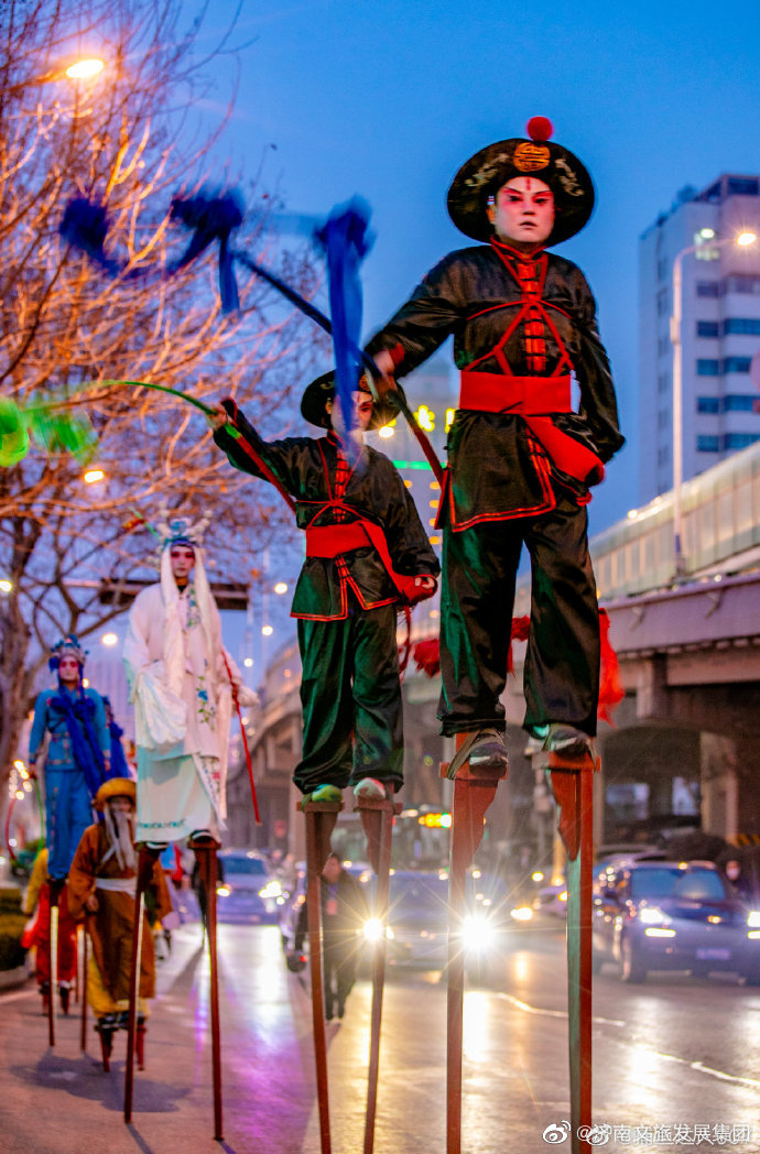 踩高跷,闹元宵!(摄影@捕鱼达人007 )