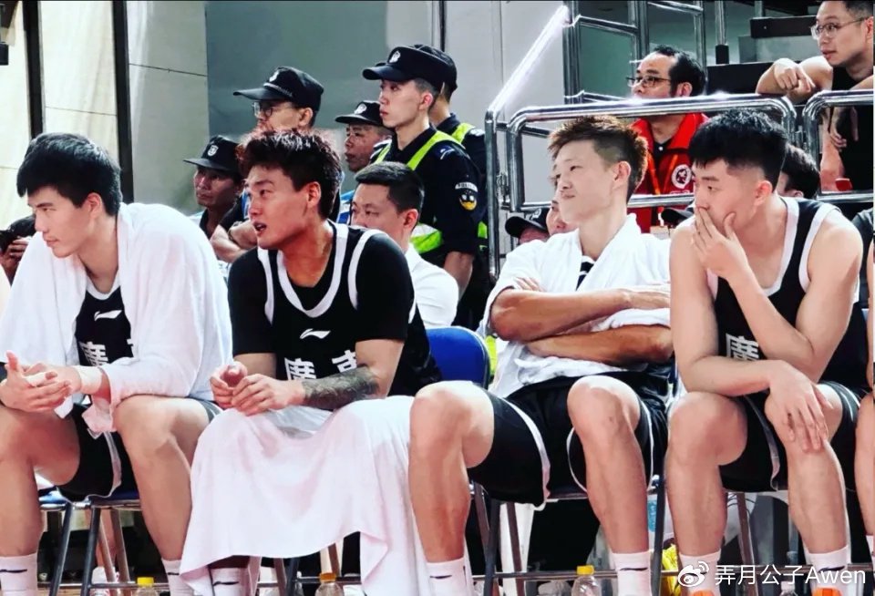 36岁晚节不保？前男篮队长全运会伤人动作太恶劣，球迷：真脏