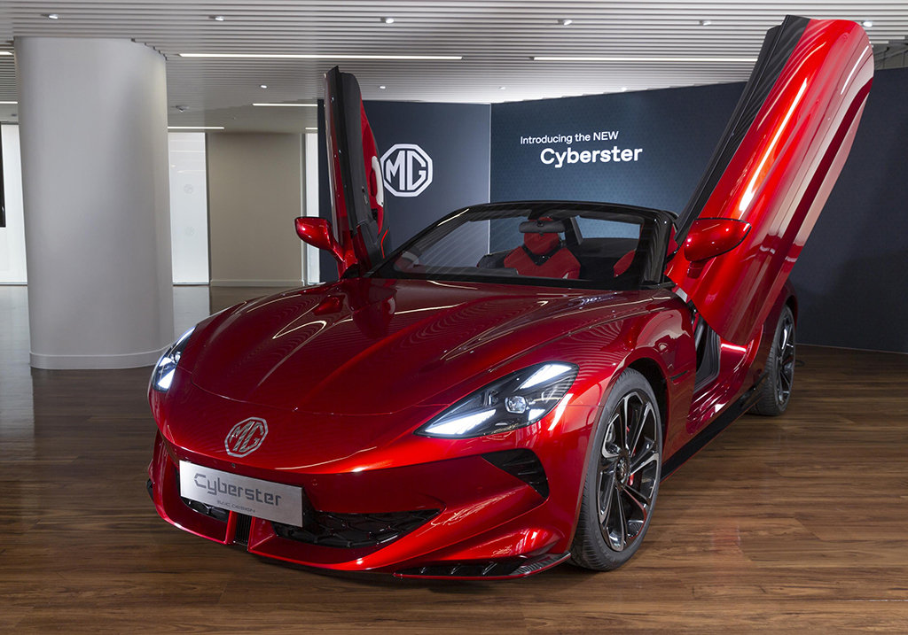 名爵cyberster实车首发海外近50万元起售