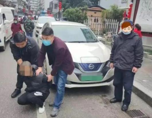 网约车司机接到警察通知开免提：车上乘客是逃犯！双方瞬间都懵了休闲区蓝鸢梦想 - Www.slyday.coM