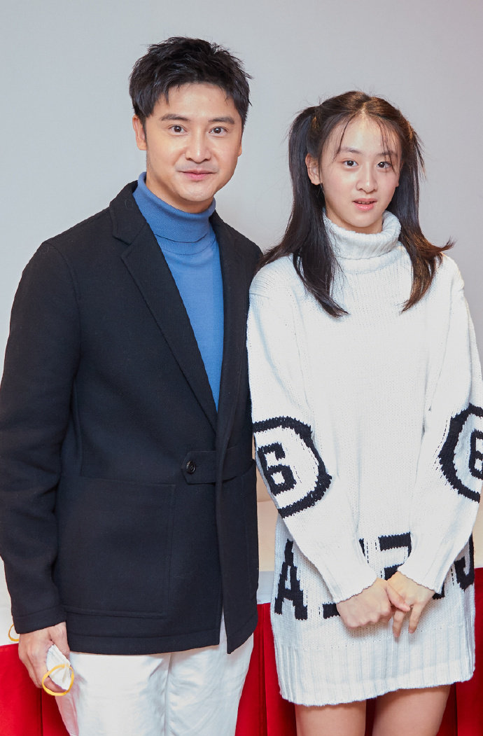 田亮父女现身澳门，与赌王四太梁安琪合影，参加活动受到各方欢迎|森碟|田亮|梁安琪_新浪新闻