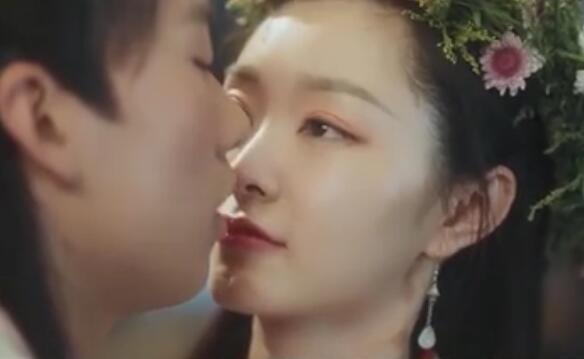 郭麒麟遭网友诟病!与宋轶拍吻戏不认真,故意用借位的方式躲避