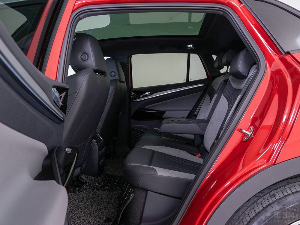 拼配置比动力，沃尔沃C40对比大众ID.4 CROZZ，谁更值得买？