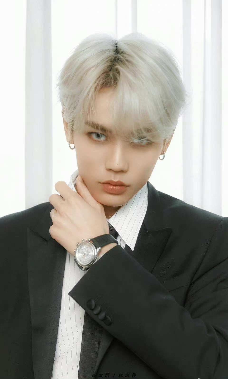 林彦俊银发造型小合集~ 精致的五官 银发造型