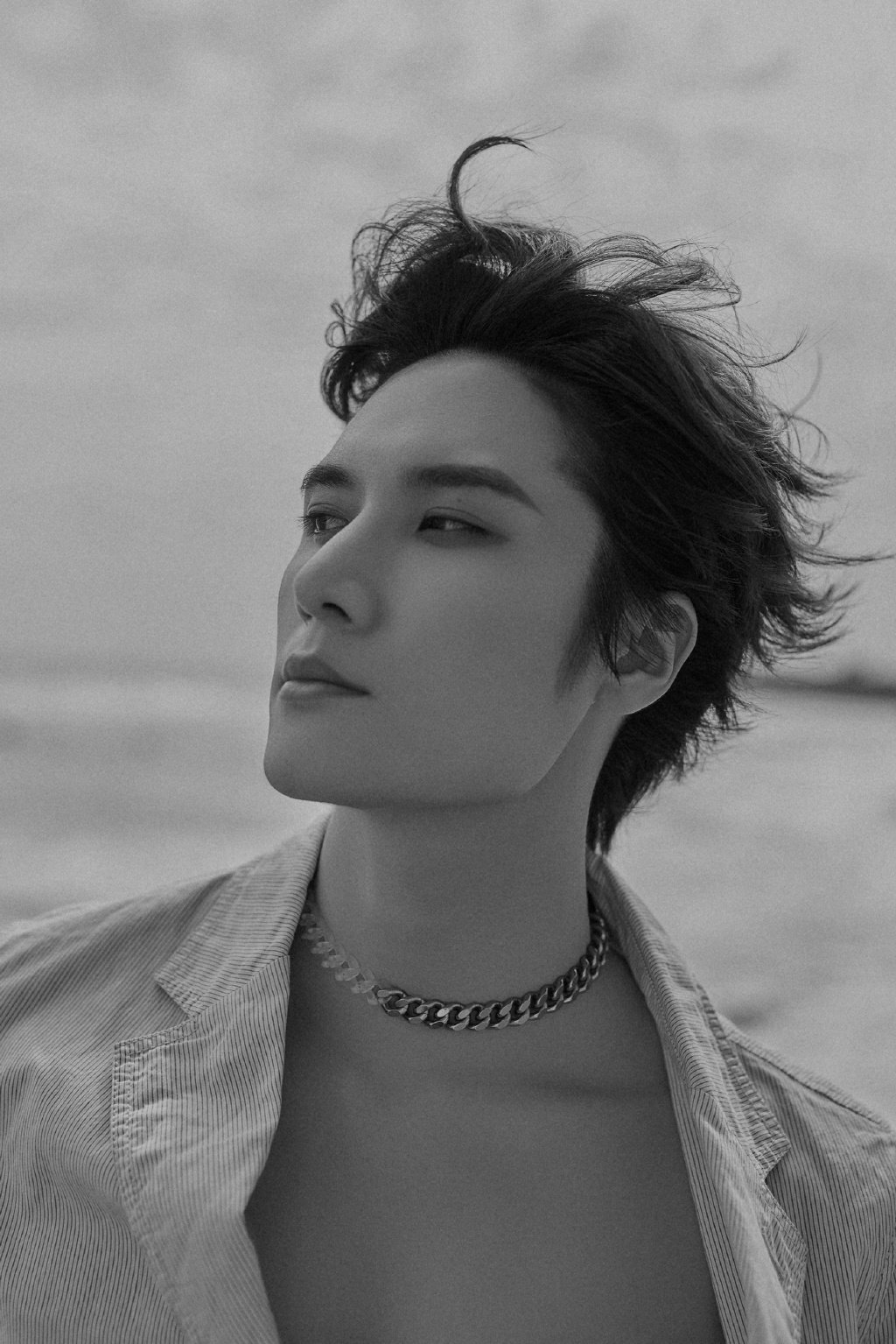 刘海宽深邃面部轮廓与雕塑感肌肉线条