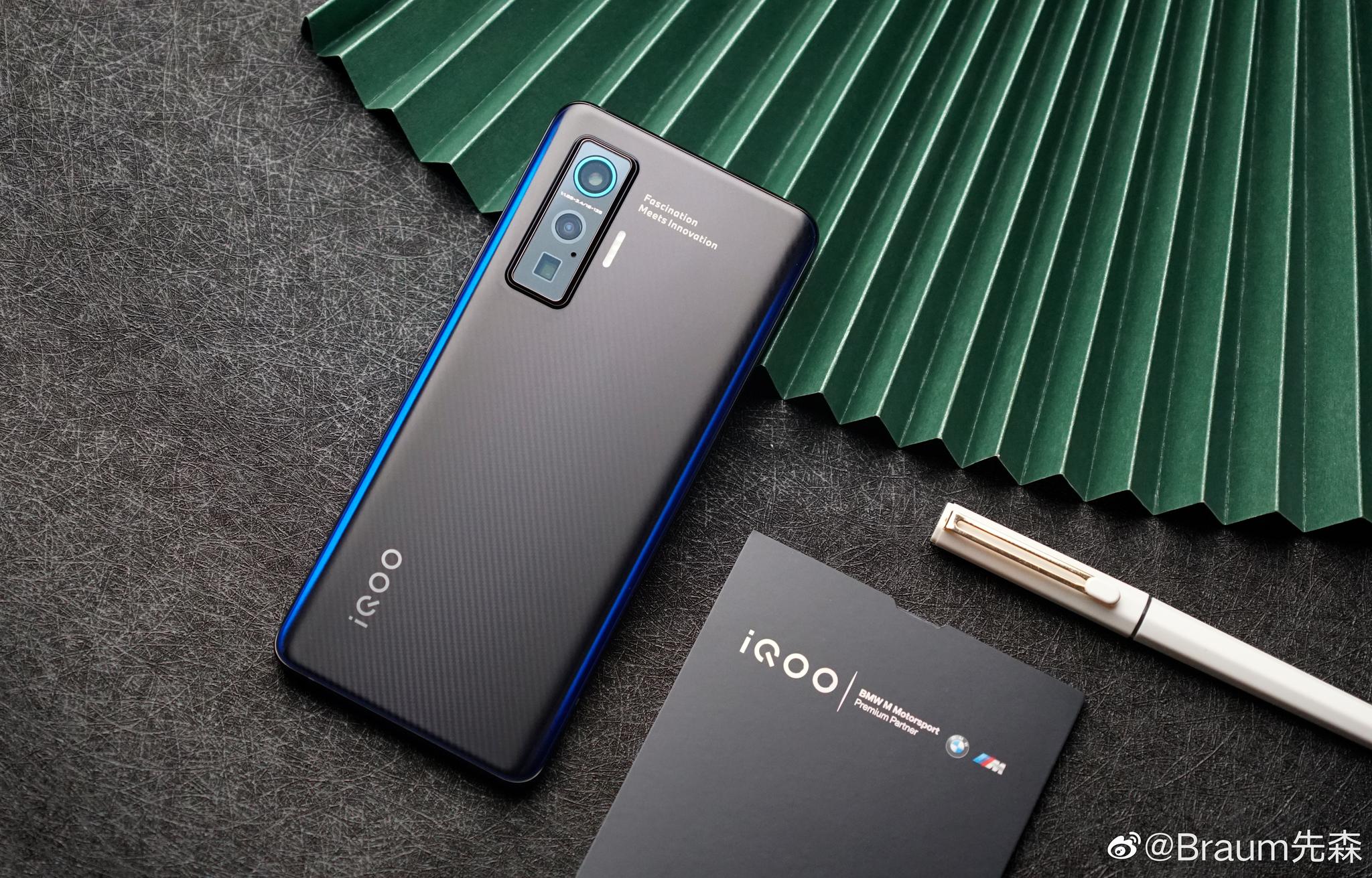 一组iqoo5pro赛道版图赏