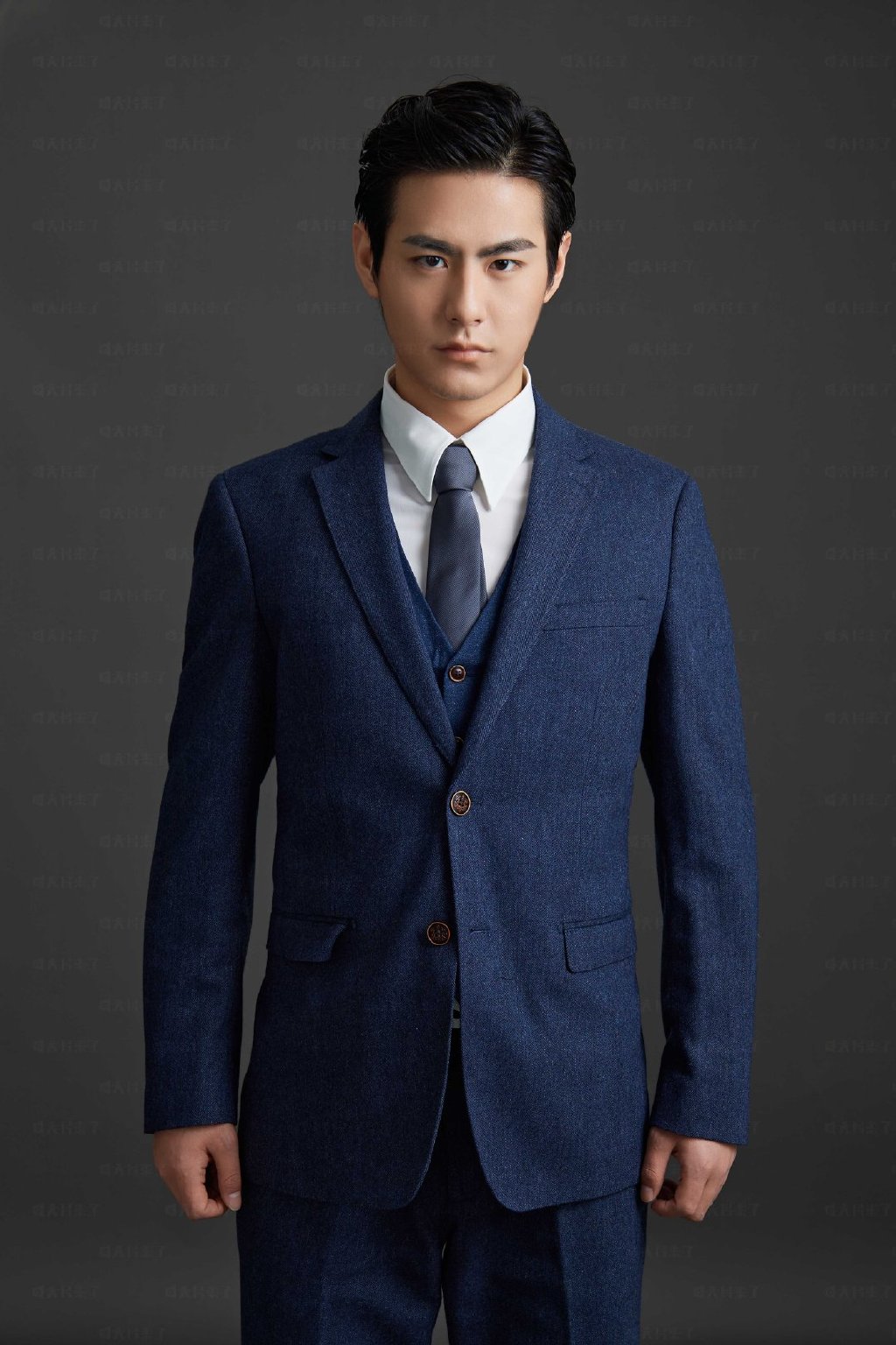 「求职季」令人心动的职场形象照|形象照|求职|职场_新浪新闻