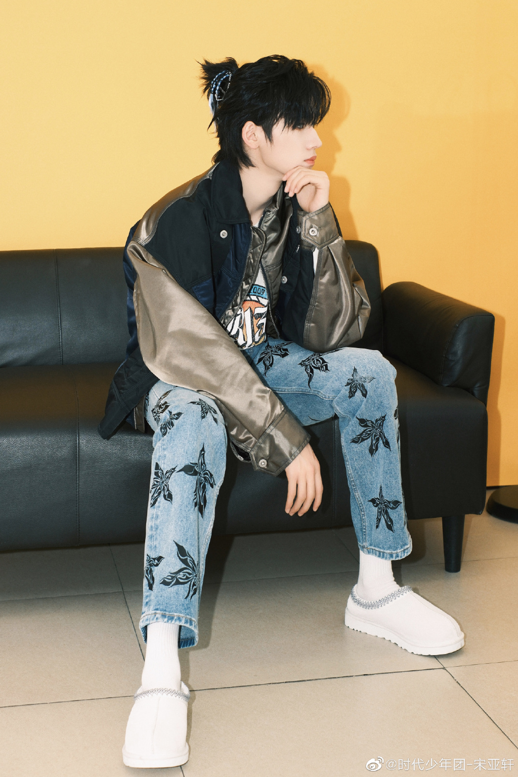 宋亚轩录制《我们的客栈》机场出发路透……__财经头条