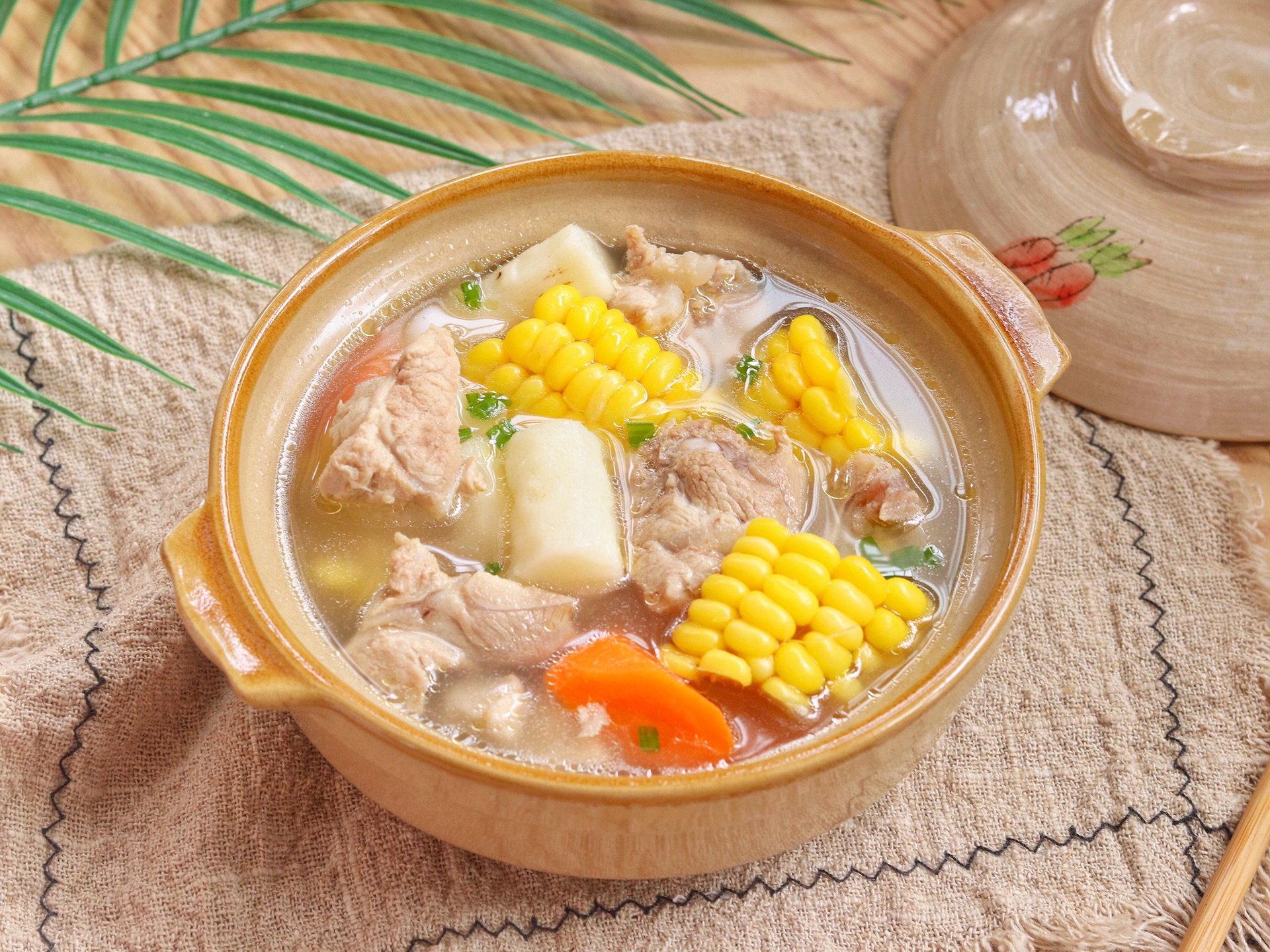 冬季养身汤山药玉米猪骨汤汤食清澈鲜美一碗清除全身寒气