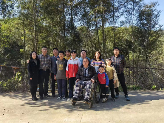 “助学情”牵起“同校缘”：五年合力助学 山区女孩考入资助人母校休闲区蓝鸢梦想 - Www.slyday.coM