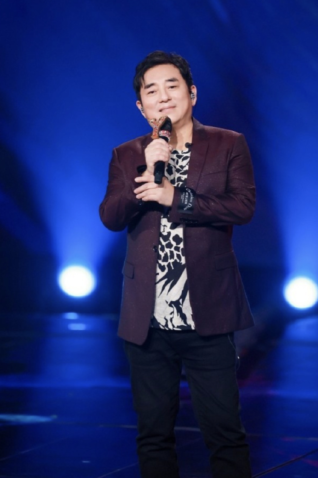 吕方一家三口看展览罕露脸,两岁女儿可爱像父亲,吕方发福太明显