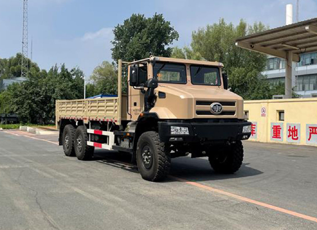 解放长头越野车申报6轮6驱没路也能跑搭载857l柴油动力