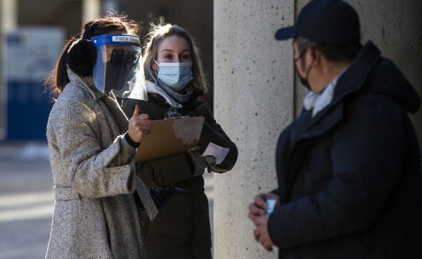 国际疫情加拿大累计新冠确诊病例超过230万例