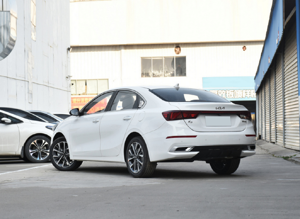 后浪们的代步工具 起亚K3对比日产轩逸 谁更适合年轻人？