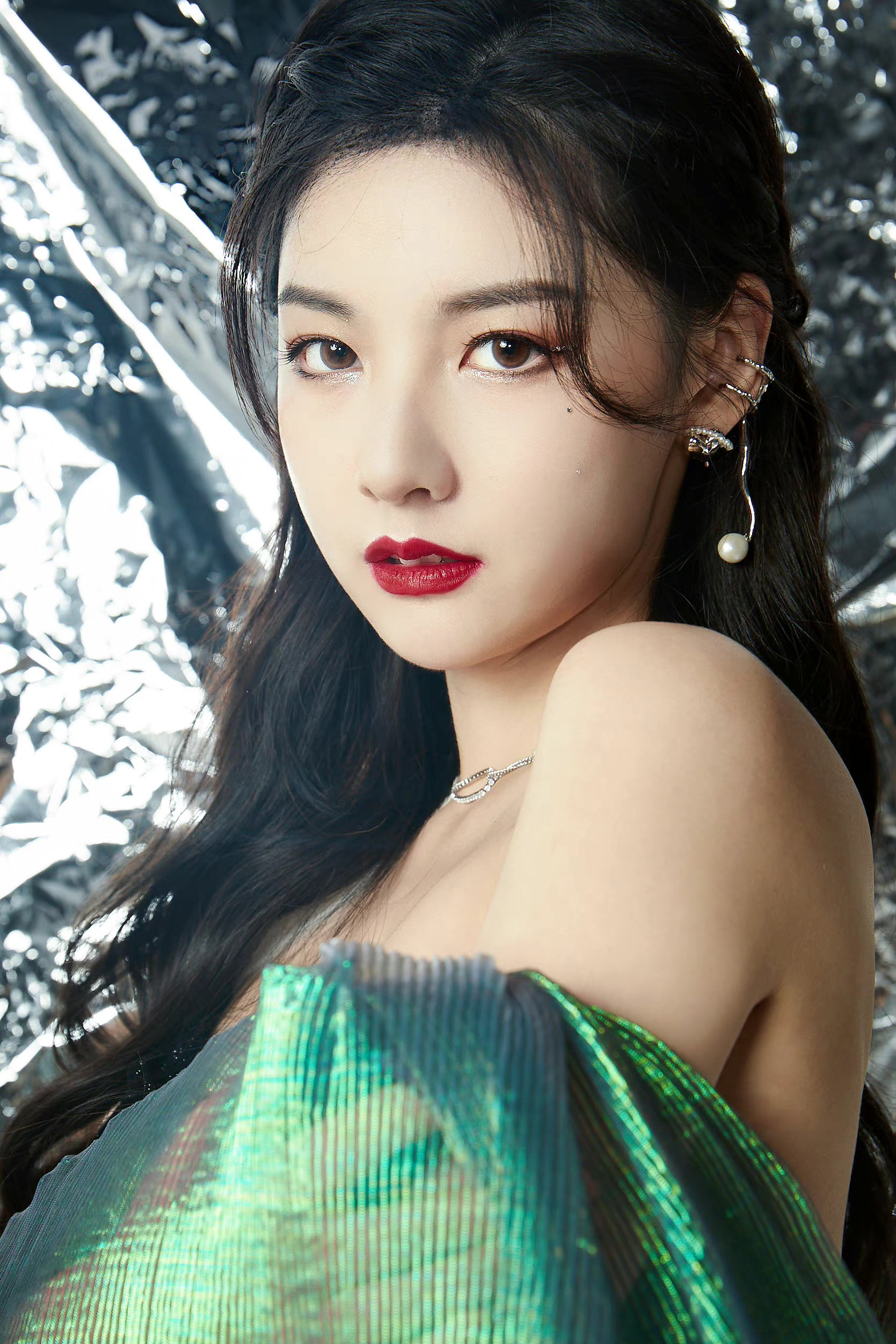 赵粤出道九周年红唇大片,黑色抹胸长裙性感绝美……_高清图集_新浪网