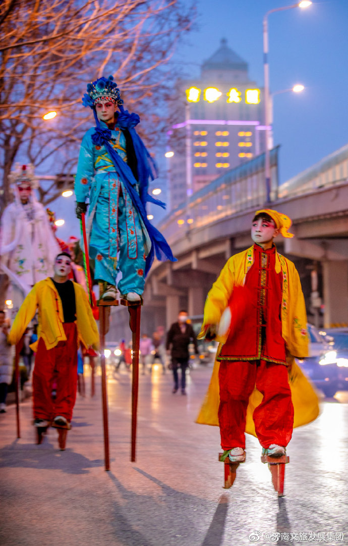 踩高跷,闹元宵!(摄影@捕鱼达人007 )