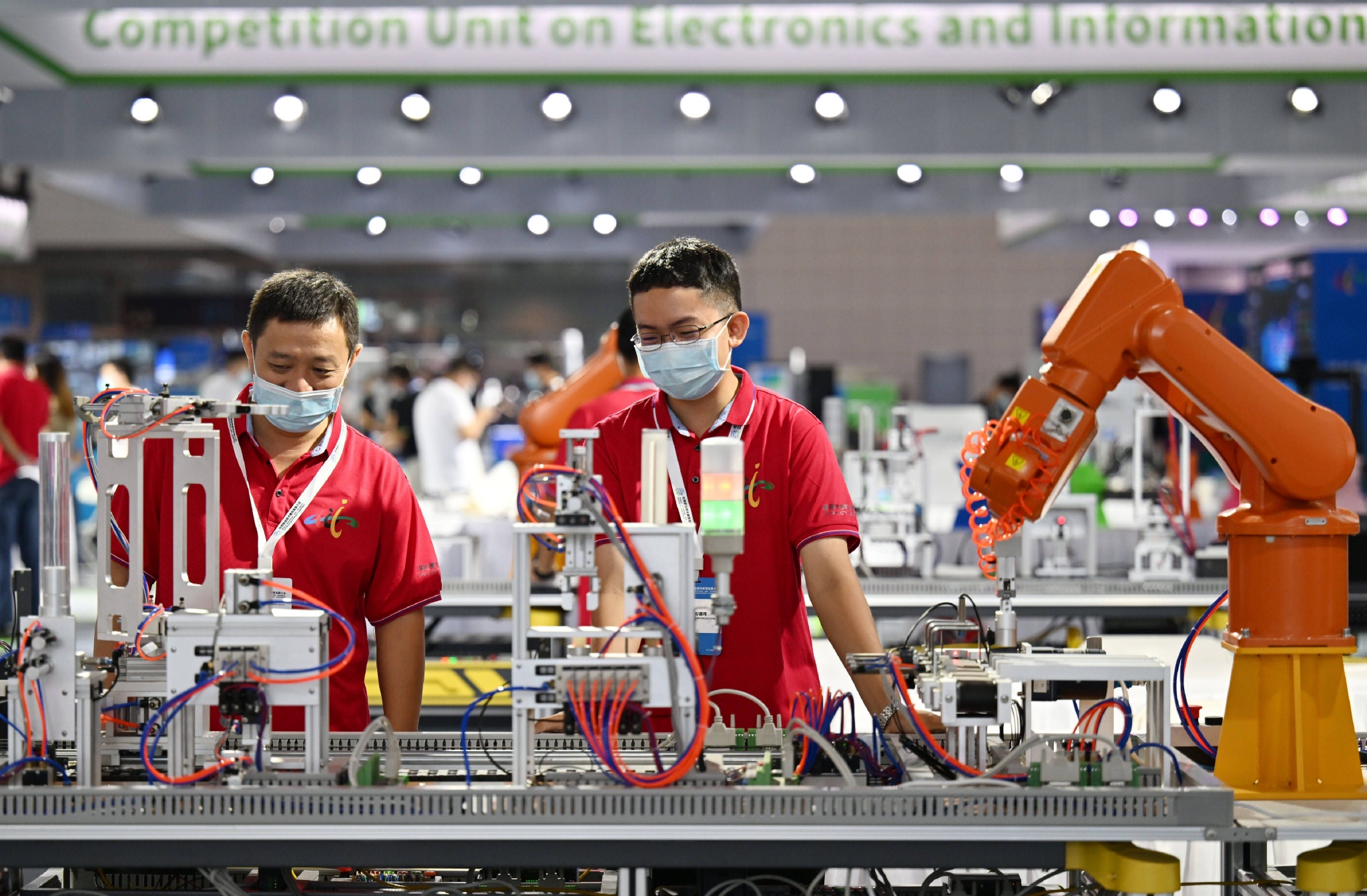 职业教育推动中国制造业升级__财经头条