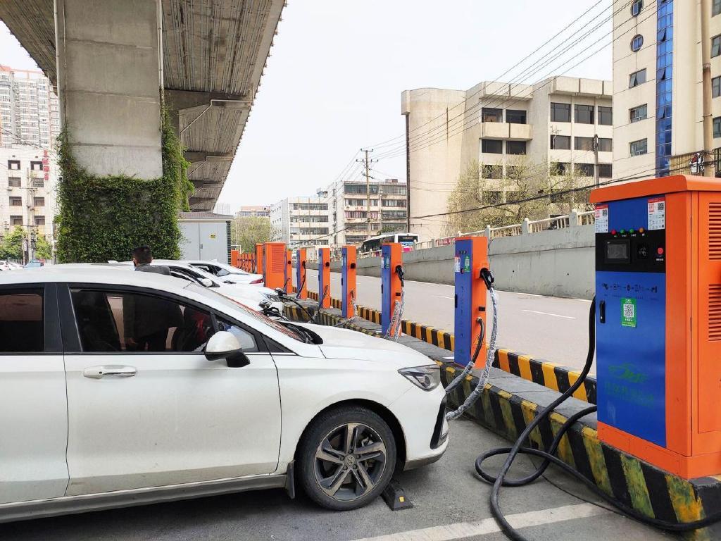因为充电慢,我放弃了买电动车的念头-新浪汽车