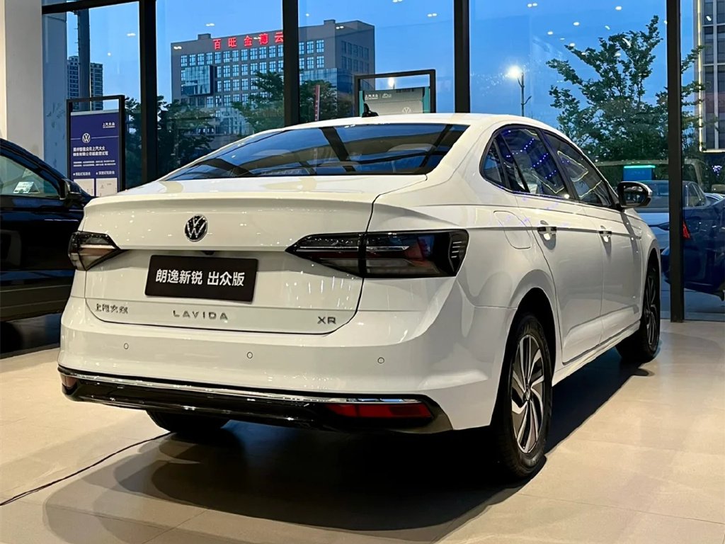 实拍大众朗逸新锐:售价7.99万 限时购置税全免,适合家用