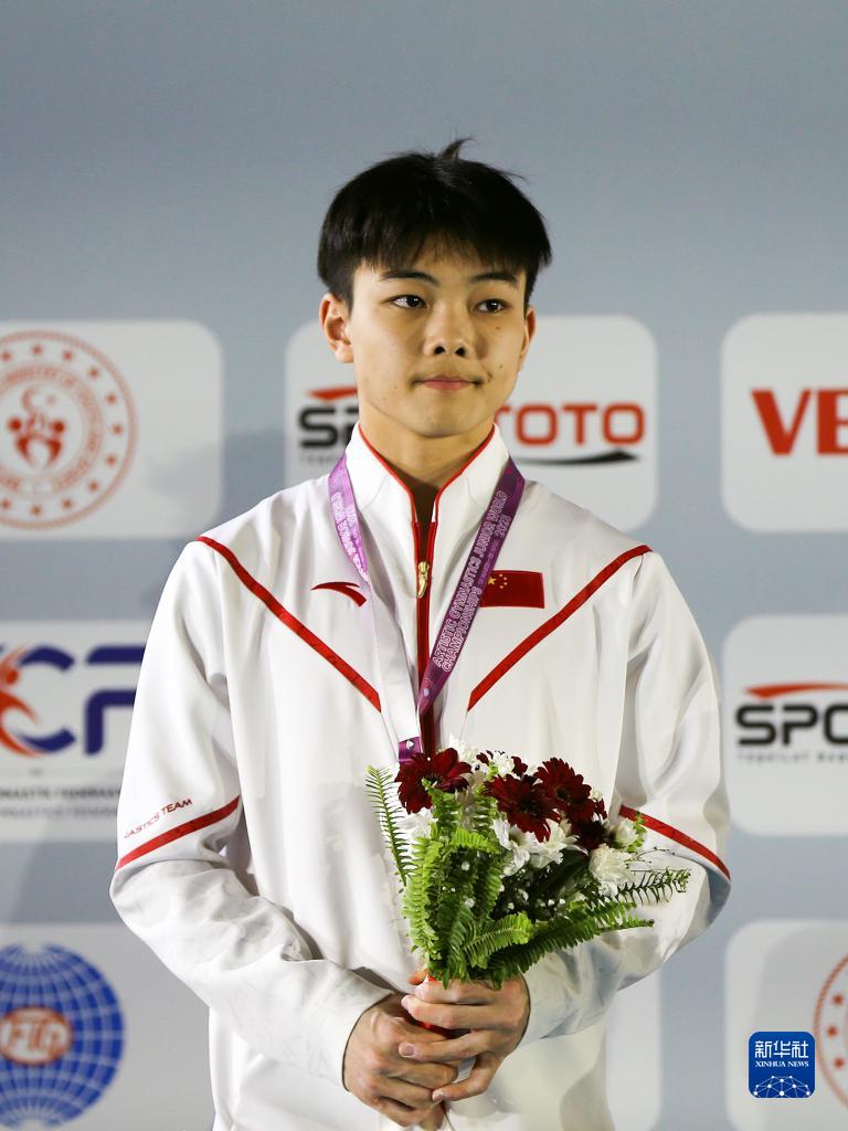 体操世青赛:何翔获单杠亚军|卡亚|选手|比赛_新浪新闻