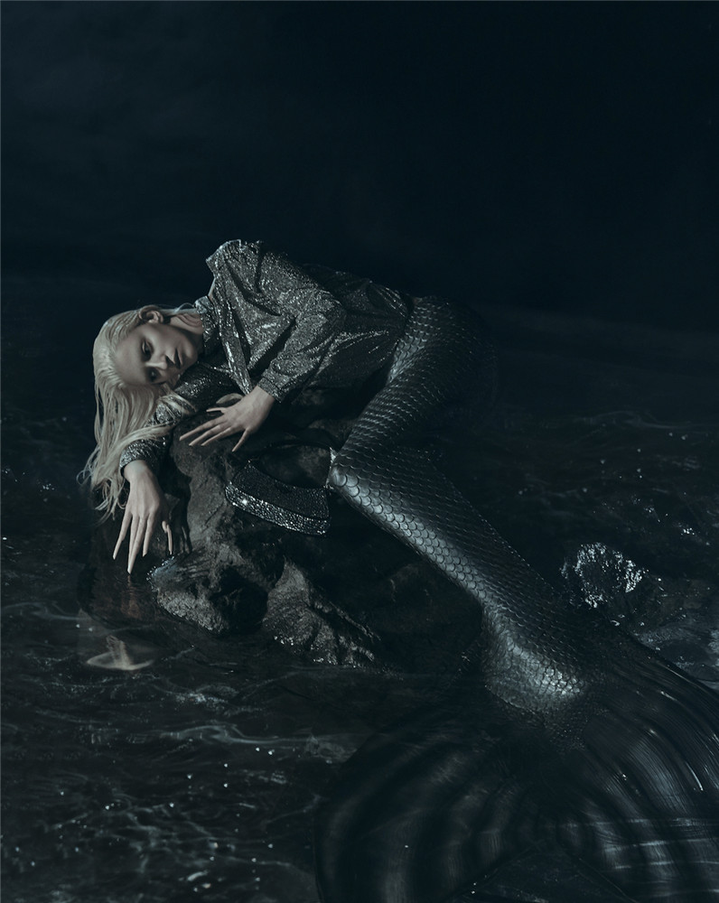 个性人鱼童话时尚大片黑暗中的光