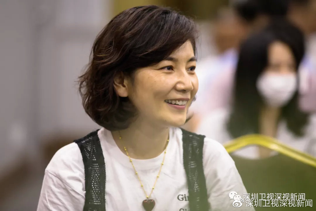 深圳电视屏幕上那个美丽的身影,走了……|深圳|张馨方_新浪新闻