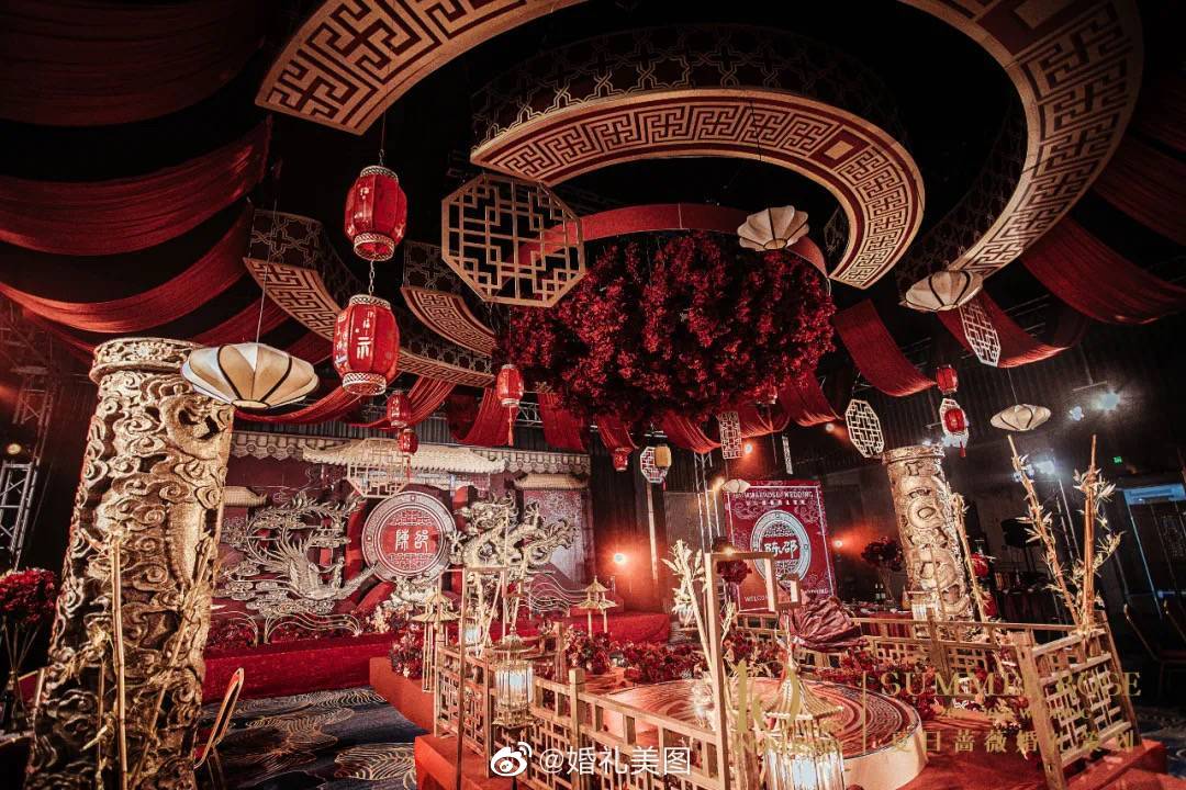 从相伴到如今走入婚姻的殿堂,或许只有中式婚礼的典雅与庄重才能衬托