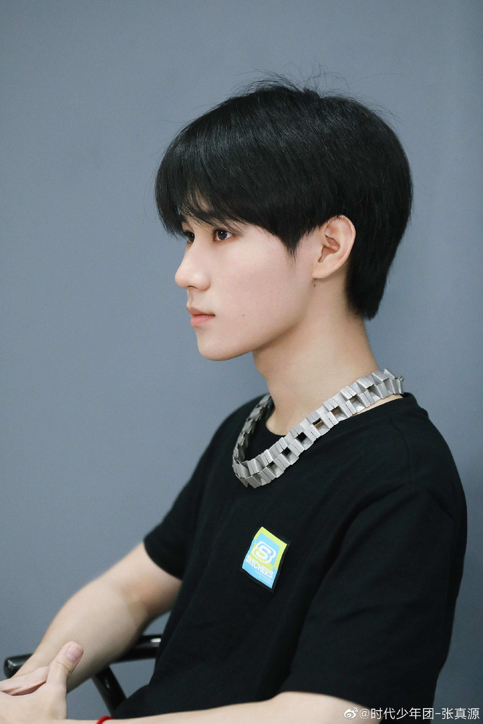 张真源完美侧颜小合集～ 高挺鼻梁,深邃眼神,完美下颚线……_高清图集