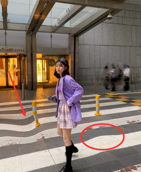 爆胎草莓粥晒摆拍照却被弯曲的斑马线抢镜p图下手真狠啊