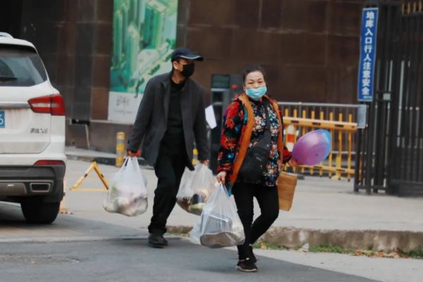 记者直击西安封闭式管理首日：街道空旷，物资有保障，核酸筛查紧张进行！休闲区蓝鸢梦想 - Www.slyday.coM