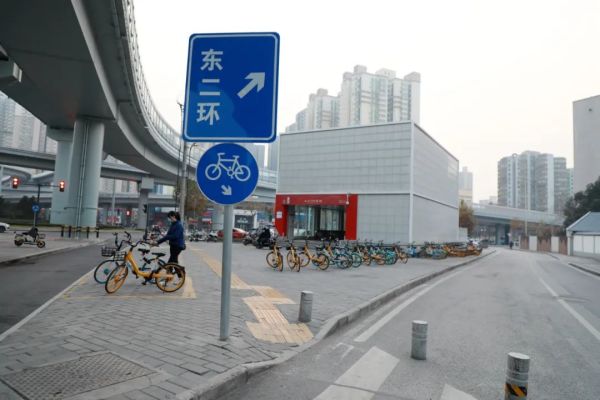 记者直击西安封闭式管理首日：街道空旷，物资有保障，核酸筛查紧张进行！休闲区蓝鸢梦想 - Www.slyday.coM