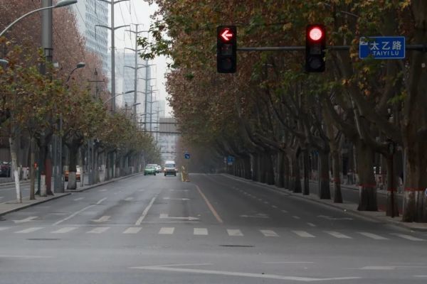 记者直击西安封闭式管理首日：街道空旷，物资有保障，核酸筛查紧张进行！休闲区蓝鸢梦想 - Www.slyday.coM