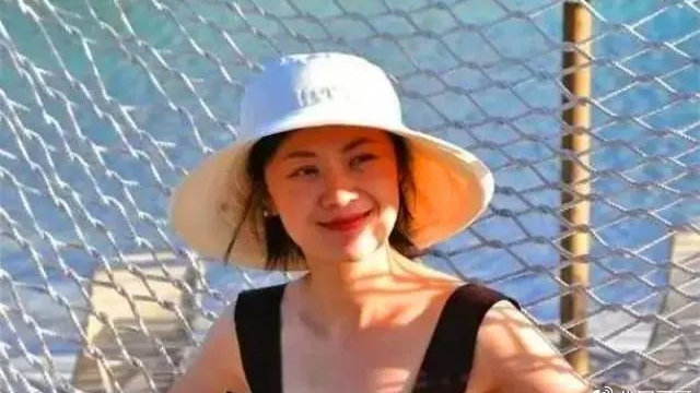 前央视主持人姜丰:事业巅峰时远嫁英国却离婚,如今53岁回国捞金|央视|姜丰|离婚_新浪新闻