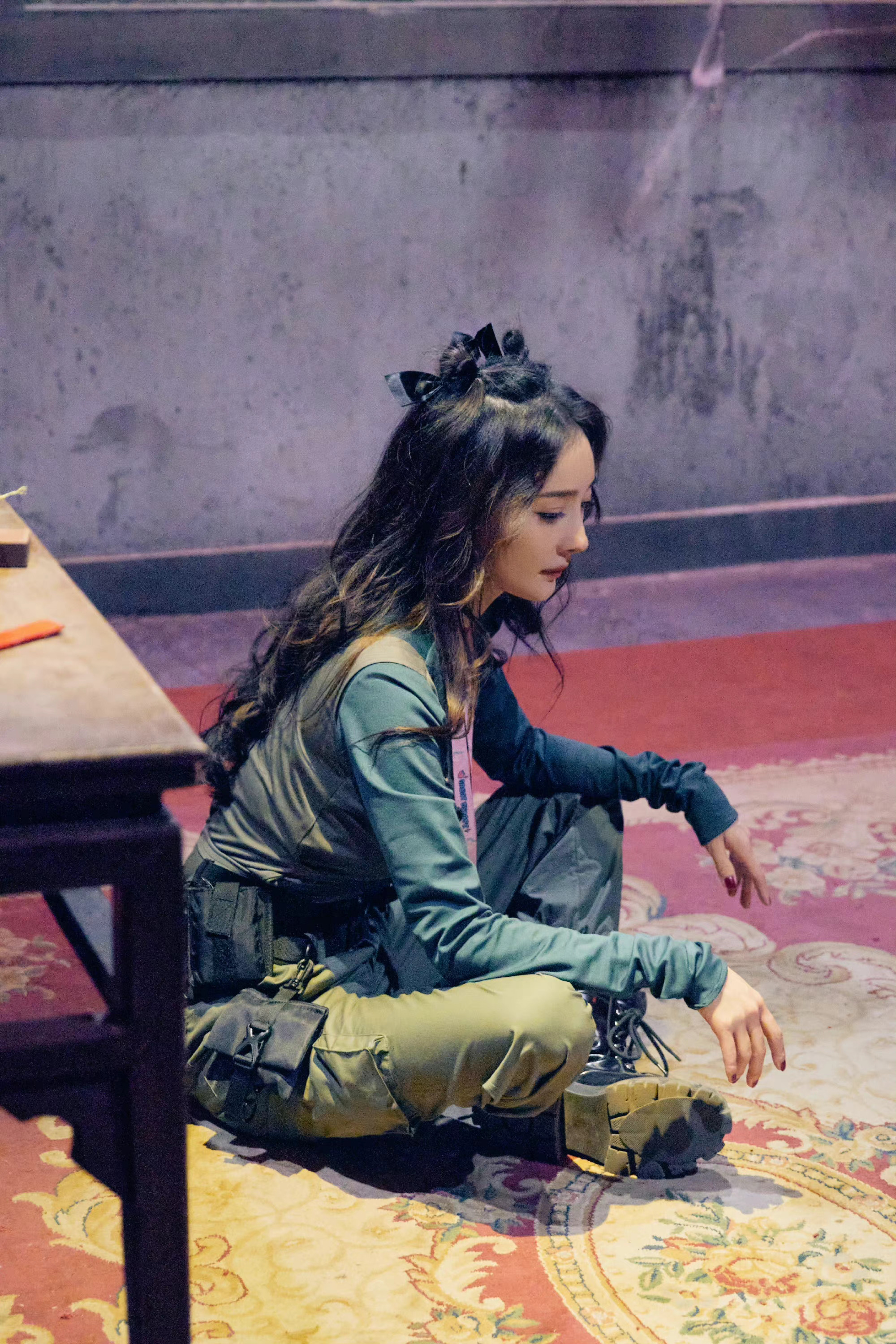 杨幂密室大逃脱新剧照工装风造型酷飒绝美周四见啊