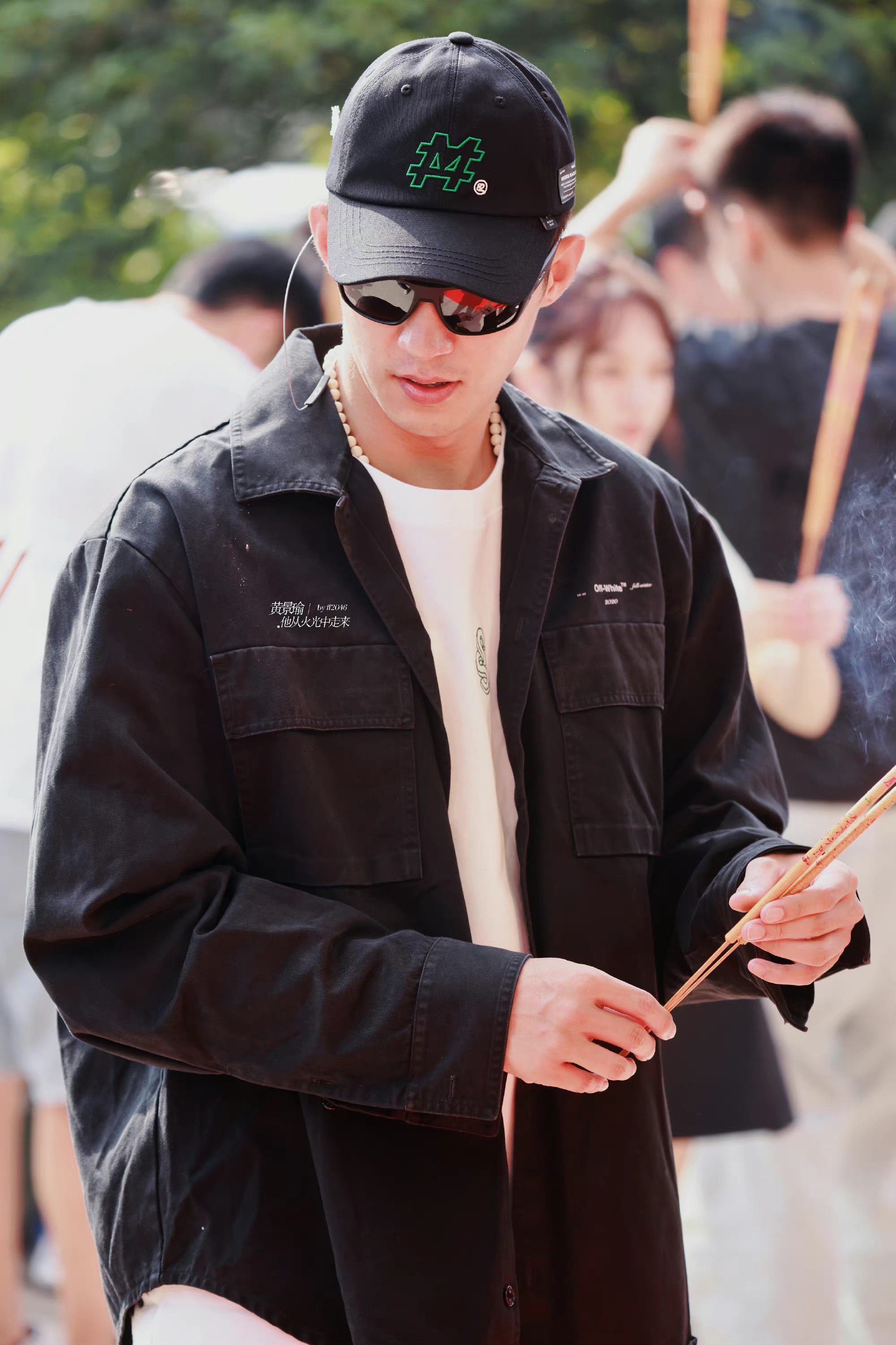 黄景瑜新剧《他从火光中走来》开机饭拍__财经头条