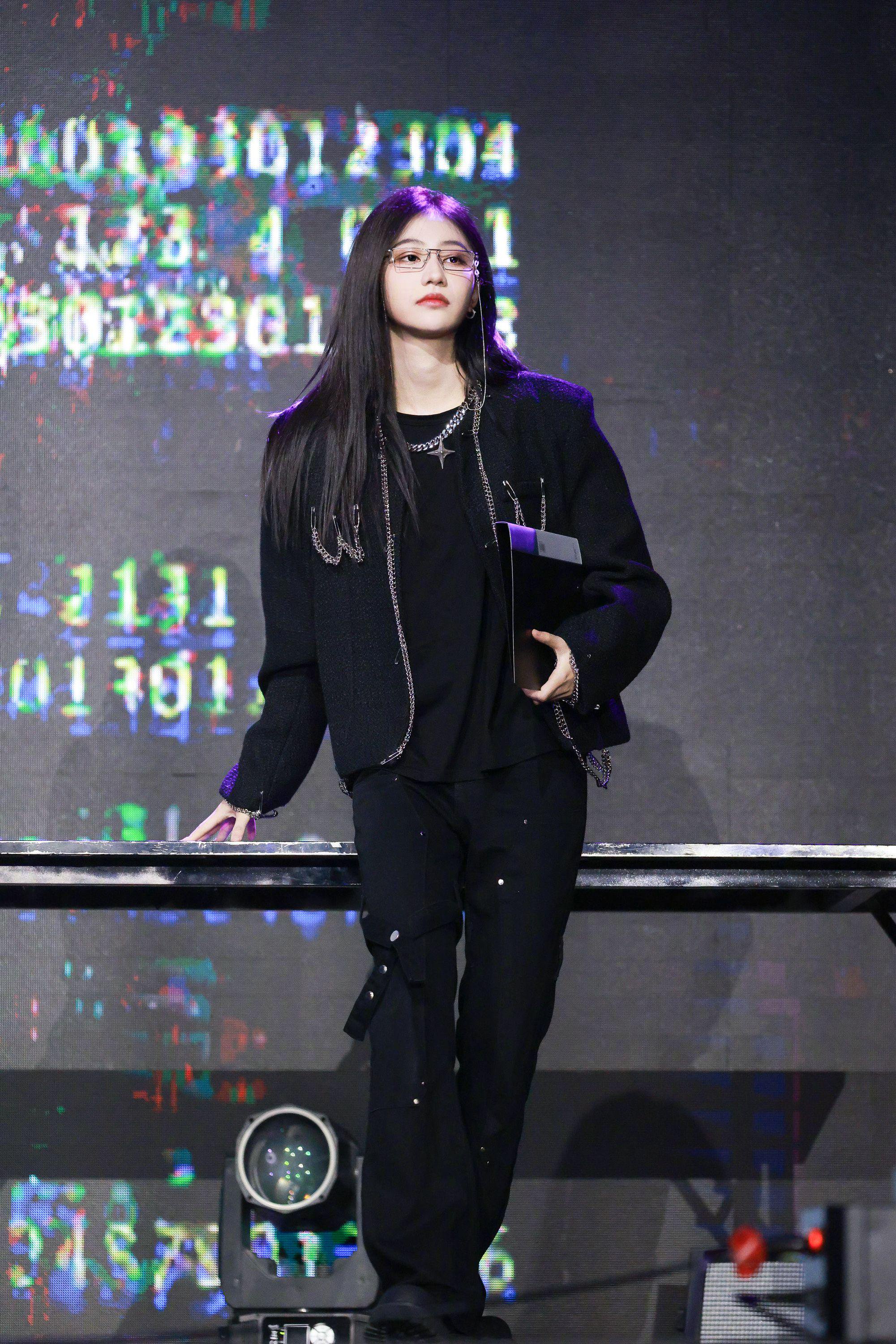 个人巡演返图 with@snh48-许杨玉琢 是谁的电话铃声在响起_高清图集