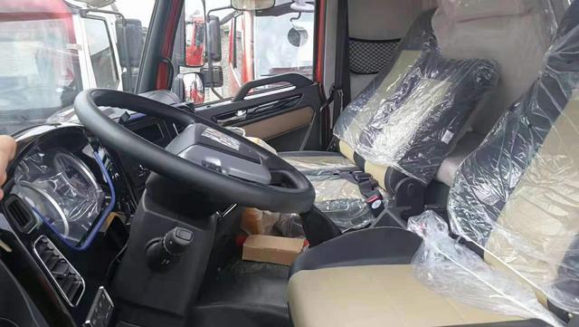 一汽解放龙v2.0版本冷藏车,驾驶室高顶双卧,内饰好看实用