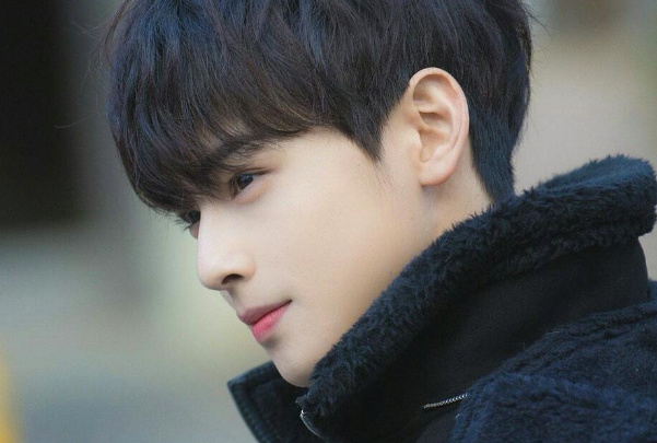 日韩撕漫男审美大pk：冷艳美少年VS荷尔蒙爆棚帅大叔休闲区蓝鸢梦想 - Www.slyday.coM