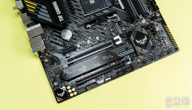 由于amd r7 5800x依旧采用am4接口,所以我直接选用b550主板即可.