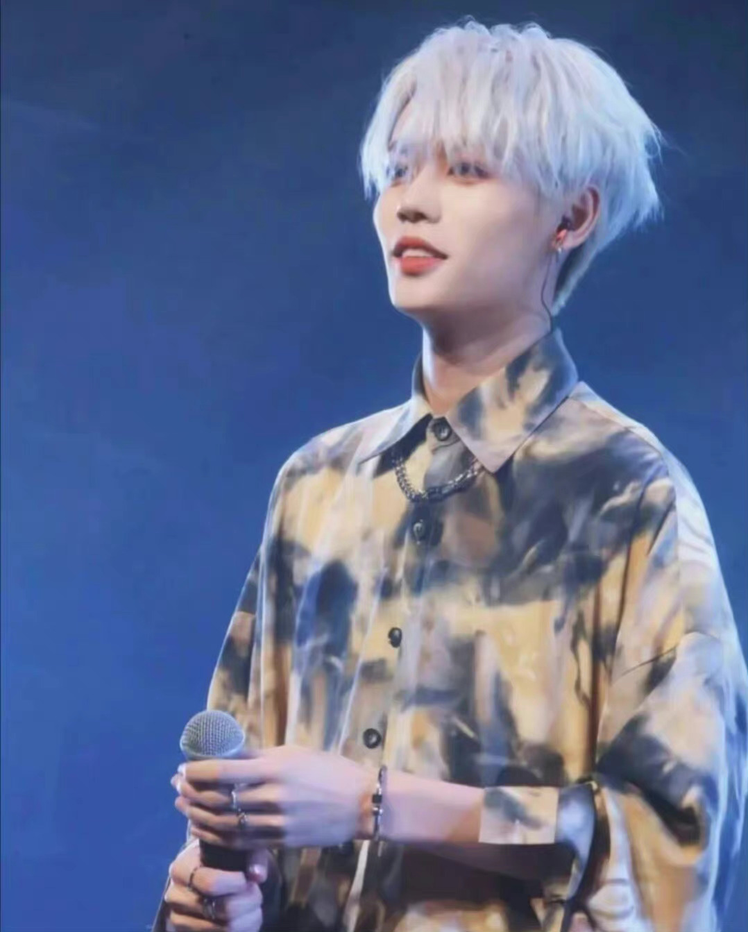 林彦俊银发造型小合集~ 精致的五官 银发造型